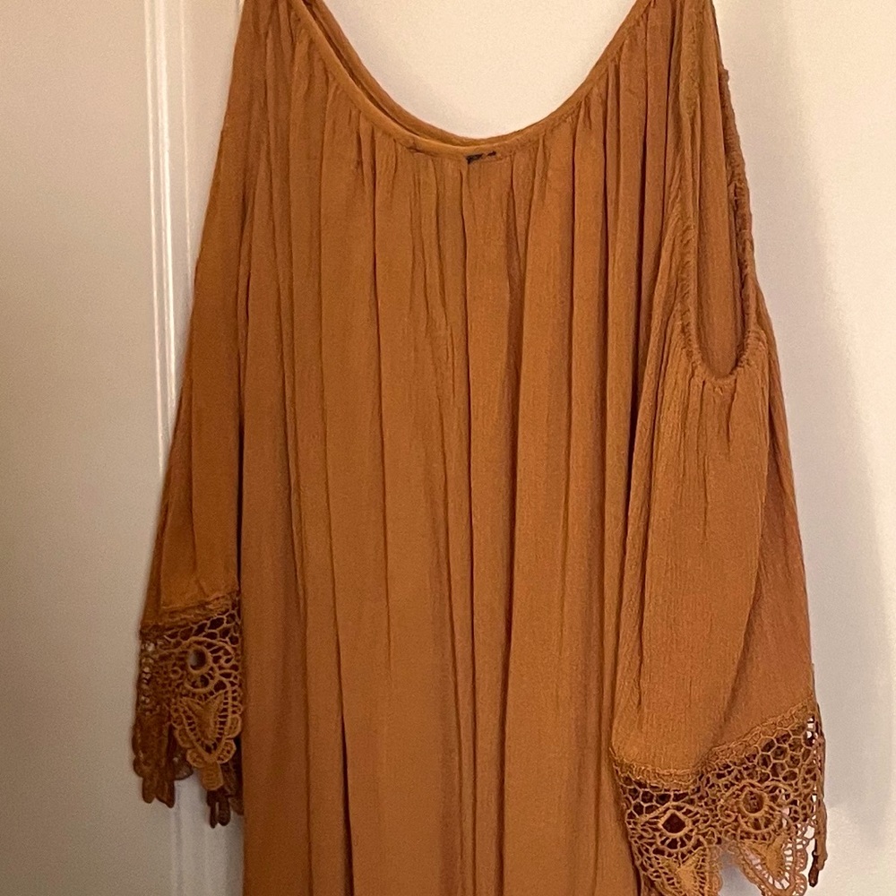 beautiful gauze flowy cold shoulder top with lace